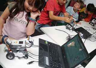 campamentos, cursos, robotica educativa, talleres, tecnologia, ninos, adolescentes, alojamiento, ingles, les, lleida